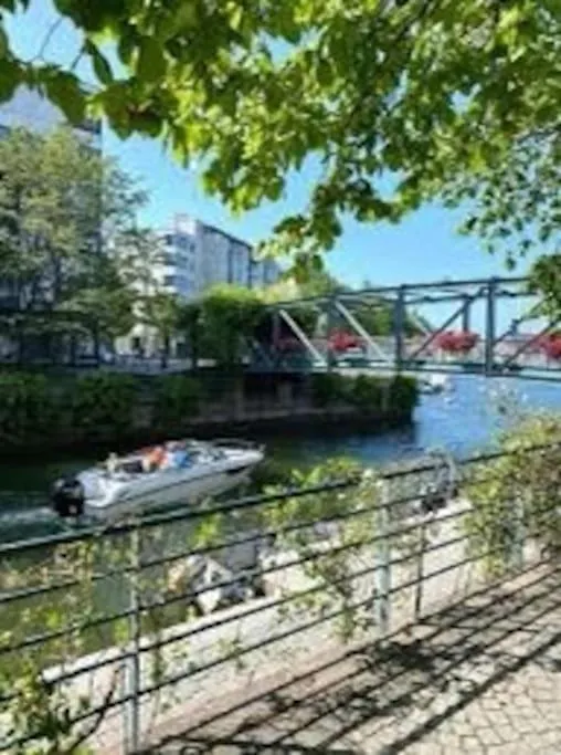 Kaunis Huoneisto Jatkasaaressa, Iso Parveke, Sauna, Ilmastointi, Autohallipaikka Helsinki