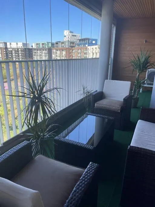 Kaunis Huoneisto Jatkasaaressa, Iso Parveke, Sauna, Ilmastointi, Autohallipaikka Helsinki Apartment
