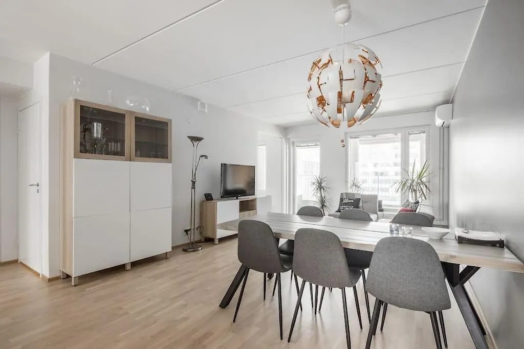 Kaunis Huoneisto Jatkasaaressa, Iso Parveke, Sauna, Ilmastointi, Autohallipaikka Helsinki