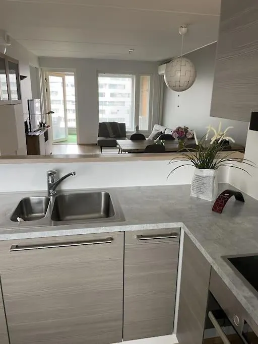 Kaunis Huoneisto Jatkasaaressa, Iso Parveke, Sauna, Ilmastointi, Autohallipaikka Helsinki